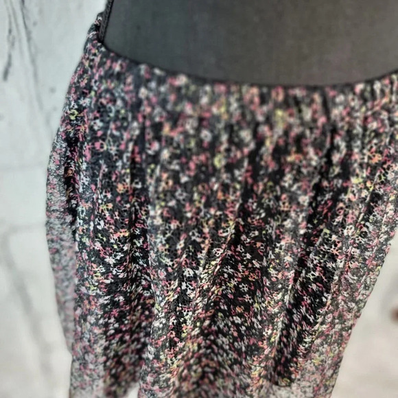 WOMENS | Elle Mini Floral Skirt with Banded Waist and Lace Overlay | Size Medium - Picture 3 of 8